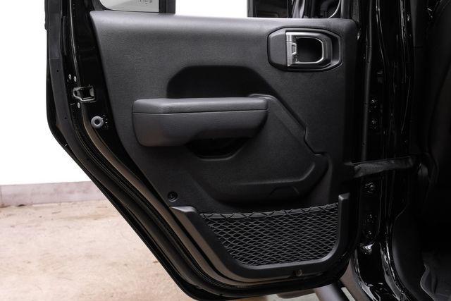 Photo of 2025 Black Clearcoat Jeep Gladiator