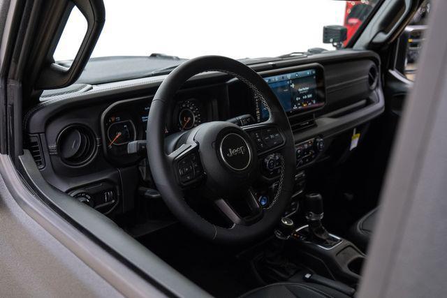 Photo of 2025 Black Clearcoat Jeep Gladiator