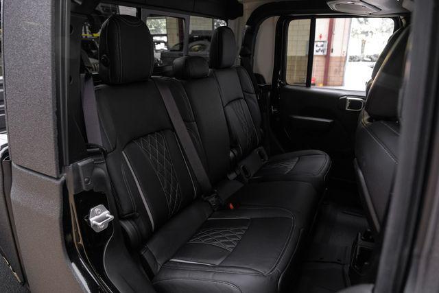 Photo of 2025 Black Clearcoat Jeep Gladiator