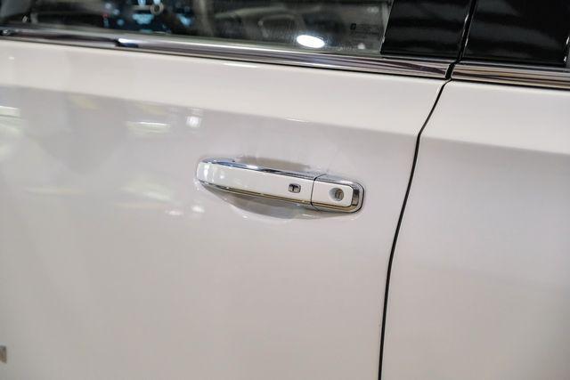 Photo of 2022 White GMC Yukon