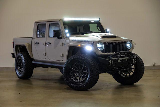 Photo of 2025 Tan Jeep Gladiator