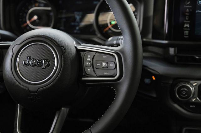 Photo of 2025 Tan Jeep Gladiator