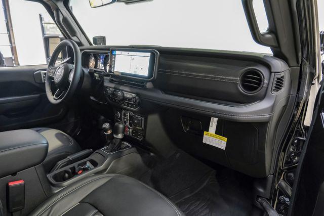 Photo of 2025 Tan Jeep Gladiator
