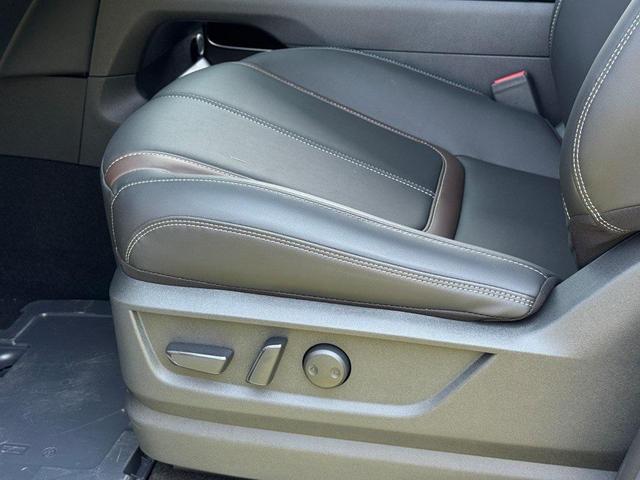 Photo of 2025 Aspen White Tricoat Nissan Armada