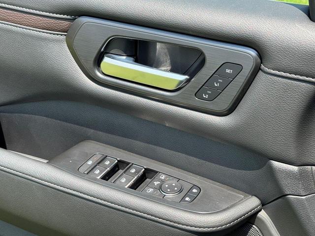 Photo of 2025 Aspen White Tricoat Nissan Armada