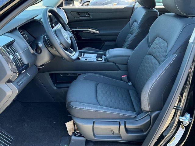 Photo of 2025 Super Black Nissan Pathfinder