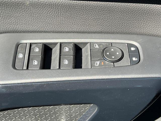 Photo of 2025 Super Black Nissan Pathfinder
