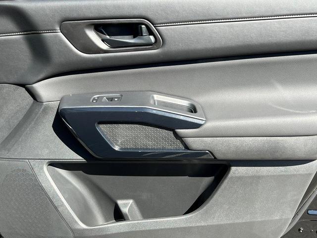 Photo of 2025 Super Black Nissan Pathfinder