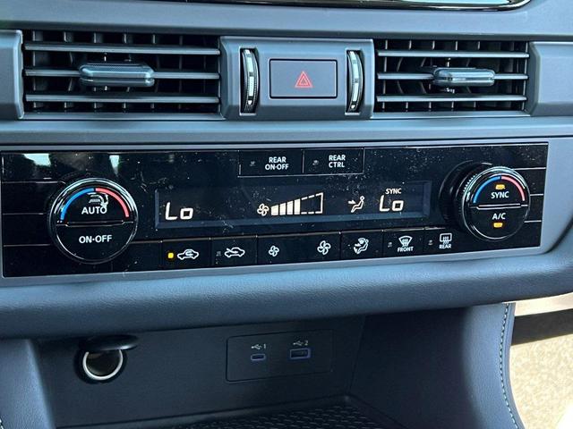Photo of 2025 Super Black Nissan Pathfinder