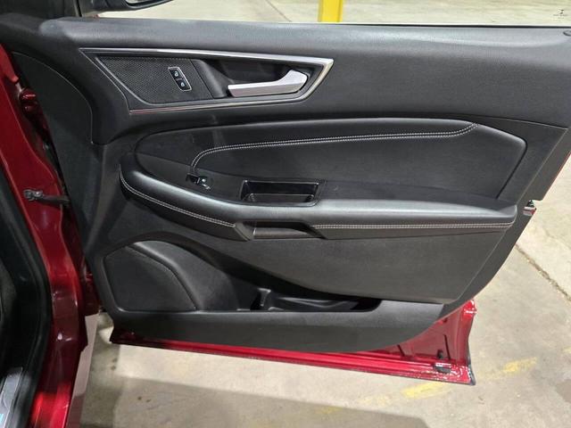 Photo of 2017 Ruby Red Ford Edge