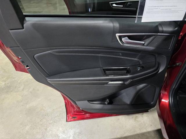 Photo of 2017 Ruby Red Ford Edge