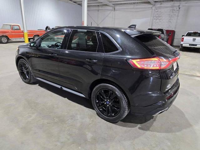 Photo of 2015 Tuxedo Black Metallic Ford Edge