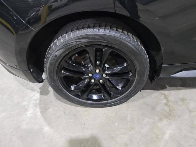 Photo of 2015 Tuxedo Black Metallic Ford Edge