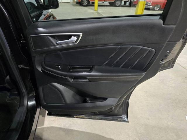 Photo of 2015 Tuxedo Black Metallic Ford Edge