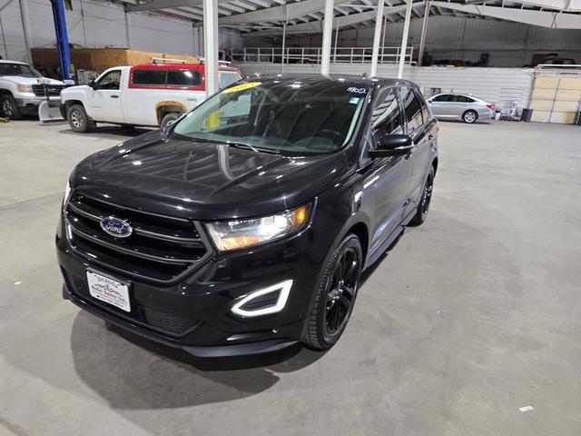 Photo of 2015 Tuxedo Black Metallic Ford Edge