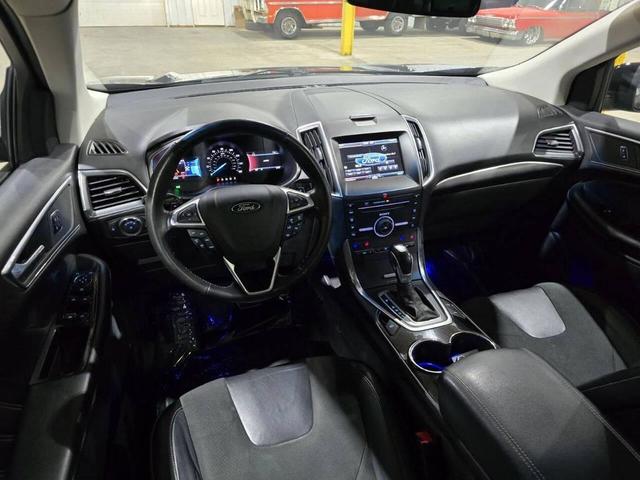 Photo of 2015 Tuxedo Black Metallic Ford Edge