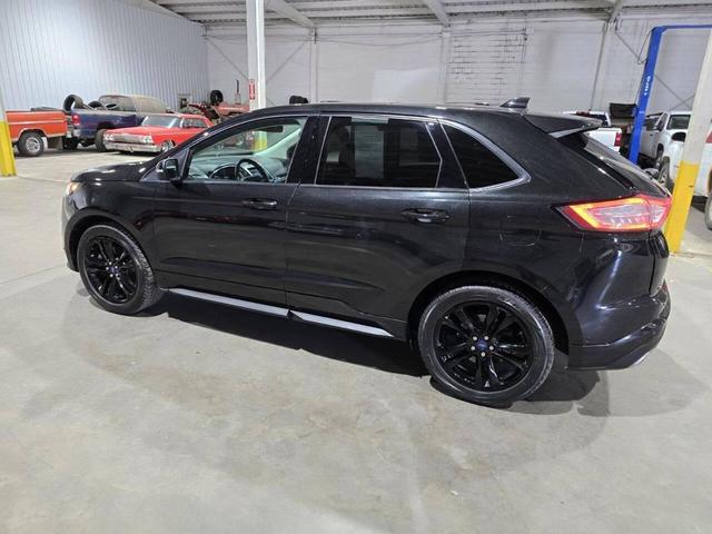 Photo of 2015 Tuxedo Black Metallic Ford Edge