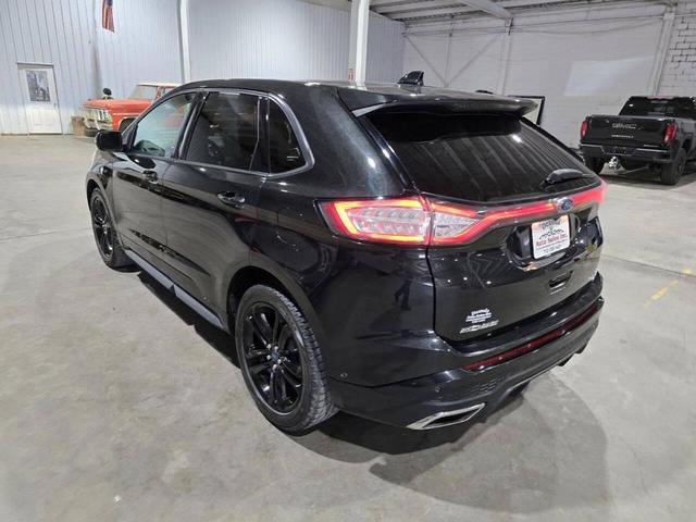 Photo of 2015 Tuxedo Black Metallic Ford Edge