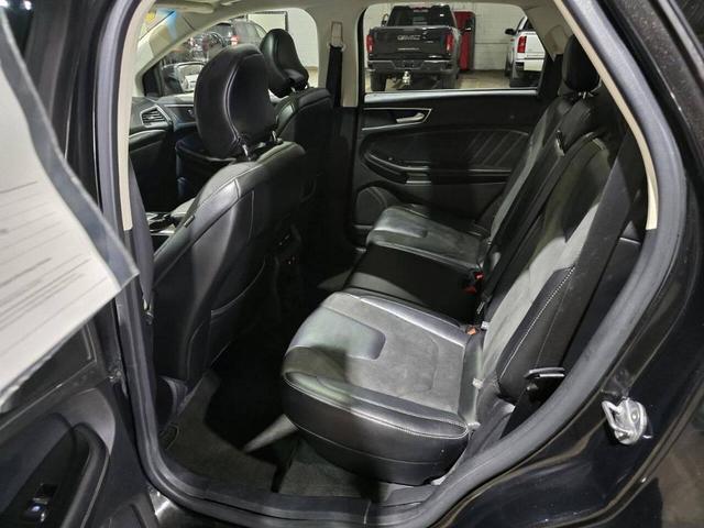 Photo of 2015 Tuxedo Black Metallic Ford Edge