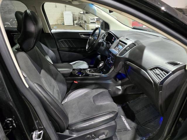 Photo of 2015 Tuxedo Black Metallic Ford Edge
