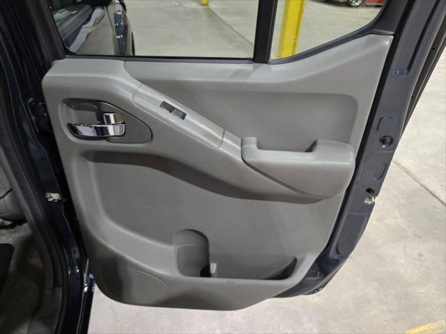 Photo of 2016 Arctic Blue Metallic Nissan Frontier