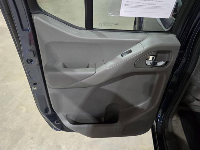 Photo of 2016 Arctic Blue Metallic Nissan Frontier