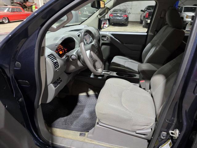 Photo of 2016 Arctic Blue Metallic Nissan Frontier