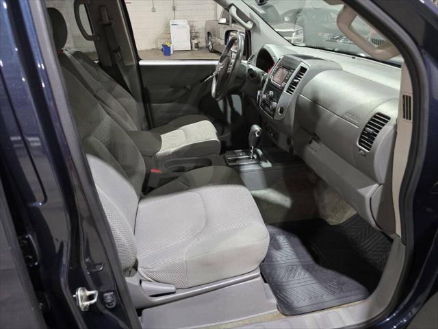 Photo of 2016 Arctic Blue Metallic Nissan Frontier