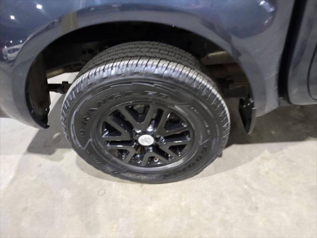 Photo of 2016 Arctic Blue Metallic Nissan Frontier