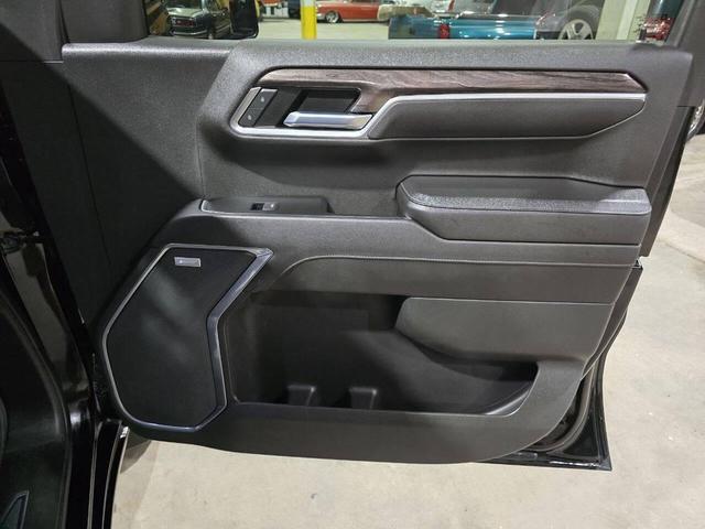 Photo of 2022 Black Chevrolet Silverado 1500