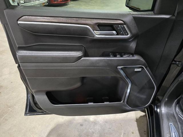 Photo of 2022 Black Chevrolet Silverado 1500