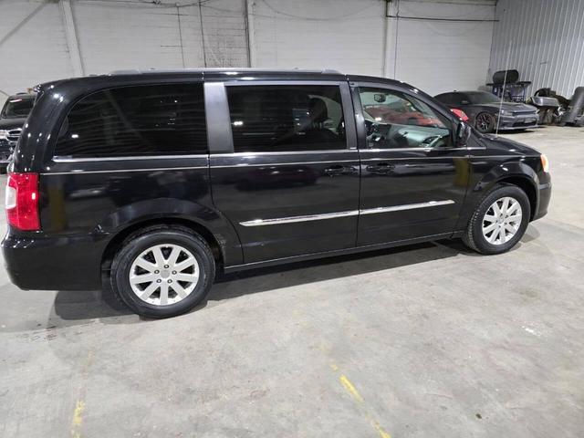 Photo of 2013 Brilliant Black Crystal Pearlcoat Chrysler Town & Country
