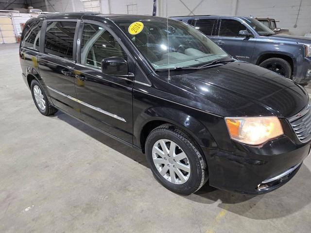Photo of 2013 Brilliant Black Crystal Pearlcoat Chrysler Town & Country