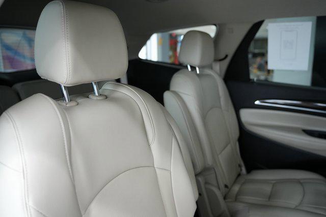 Photo of 2019 Summit White Buick Enclave