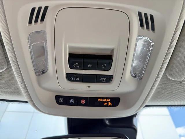 Photo of 2023 White Frost Tricoat Buick Envision