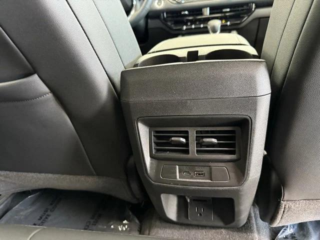 Photo of 2025 Summit White GMC Canyon