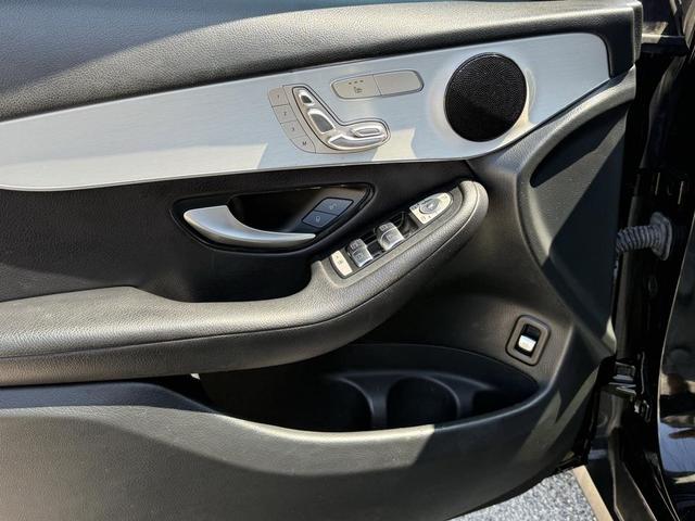Photo of 2022 Black Mercedes-Benz GLC 300