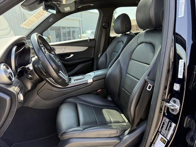 Photo of 2022 Black Mercedes-Benz GLC 300