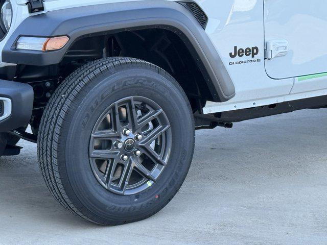 Photo of 2025 Bright White Clearcoat Jeep Gladiator