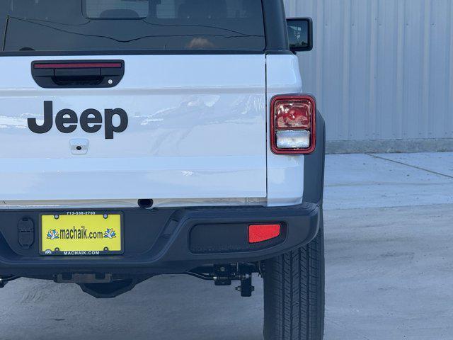 Photo of 2025 Bright White Clearcoat Jeep Gladiator