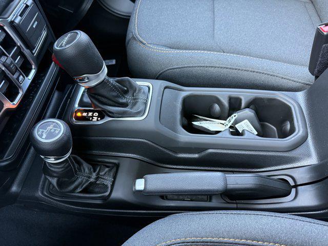 Photo of 2025 Bright White Clearcoat Jeep Gladiator