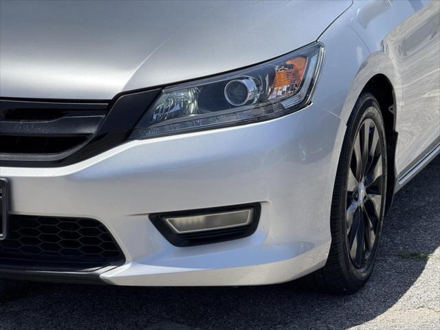 Photo of 2013 Alabaster Silver Metallic Honda Accord