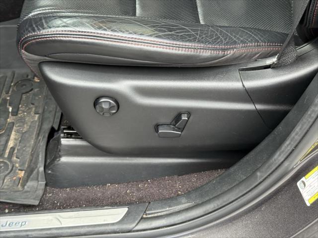 Photo of 2019 Granite Crystal Metallic Clearcoat Jeep Grand Cherokee