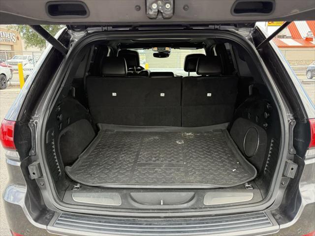 Photo of 2019 Granite Crystal Metallic Clearcoat Jeep Grand Cherokee