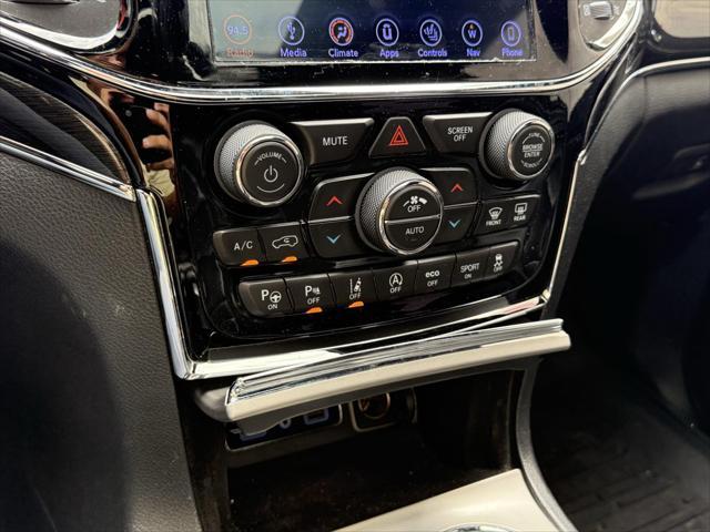Photo of 2019 Granite Crystal Metallic Clearcoat Jeep Grand Cherokee