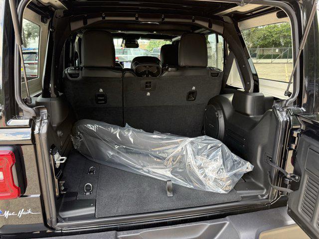 Photo of 2025 Black Clearcoat Jeep Wrangler