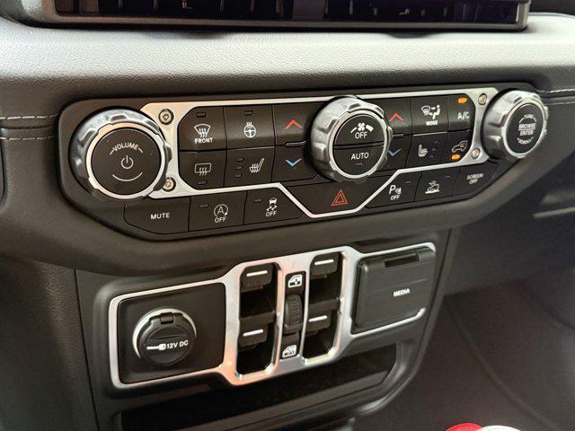 Photo of 2025 Black Clearcoat Jeep Wrangler