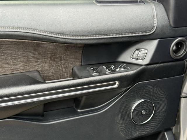 Photo of 2020 Iconic Silver Metallic Ford Expedition