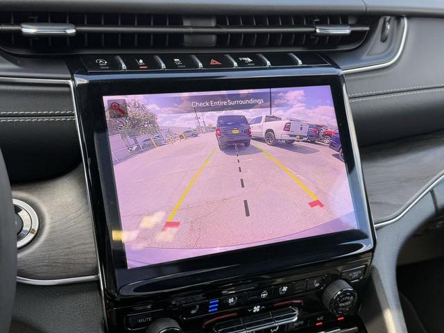 Photo of 2023 Baltic Gray Metallic Clearcoat Jeep Grand Cherokee