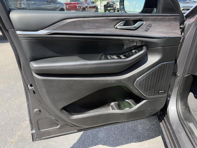 Photo of 2023 Baltic Gray Metallic Clearcoat Jeep Grand Cherokee